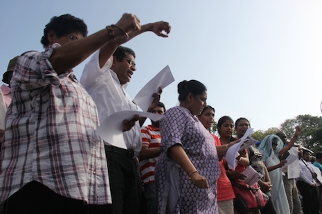 <p>Activists in Colombo protest a government order limiting the activities of civil society groups (Photo: ucanews.com)</p>