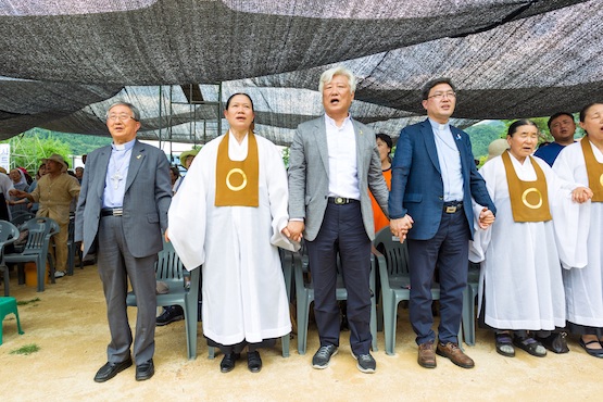 Korean religious leaders call for peace accord