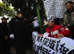 China media row dims reform hopes