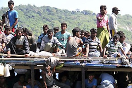Thai navy denies opening fire on Rohingya refugees