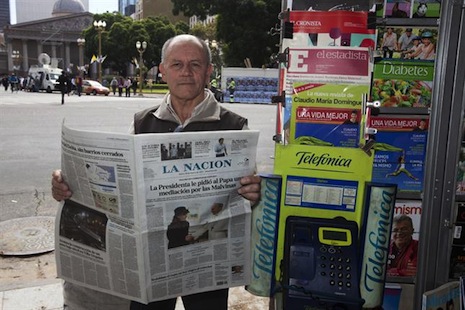 Pope calls Buenos Aires to cancel his newspaper