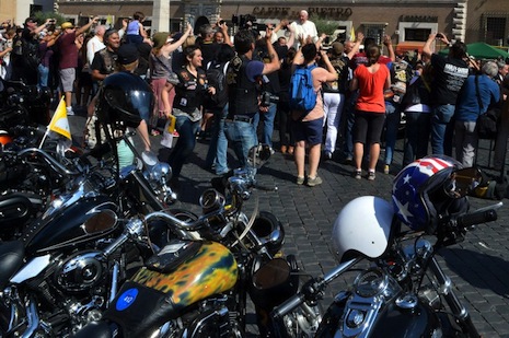 Pope blesses hundreds of Harley-Davidsons 