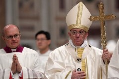 Pope praises courage and wisdom of women