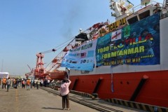 Rohingya aid ship arrives in Bangladesh