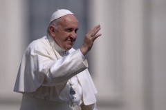 Show kindness, not hopeless 'mafia' mentality, pope says