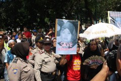 Indonesia govt under fire for not enforcing migrant ban