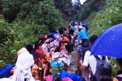 Filipino villagers flee homes in anti-communist sweep