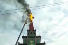 Cross burns as Chinese officials remove it from church