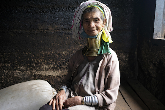 Myanmar Burma March 2019 Smiling Long Neck Kayan Padaung Woman – Stock  Editorial Photo © GreatPics_BenHeine #359169950