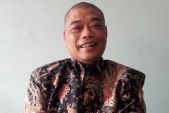 Priest forges close ties with Indonesian leader