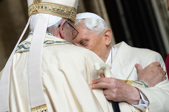 Benedict XVI speaks out against Pope Francis' critics