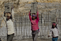 India's internal migrant workers get poorer