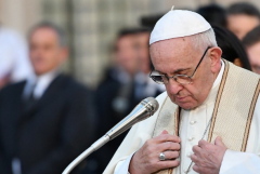 Pope calls for universal respect for human rights 