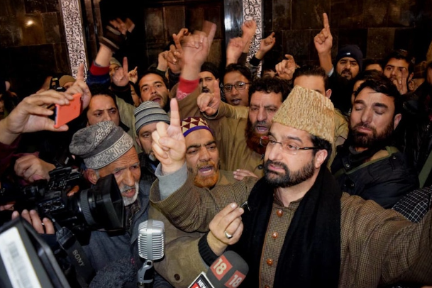 Islamic State flag desecrates Kashmir mosque