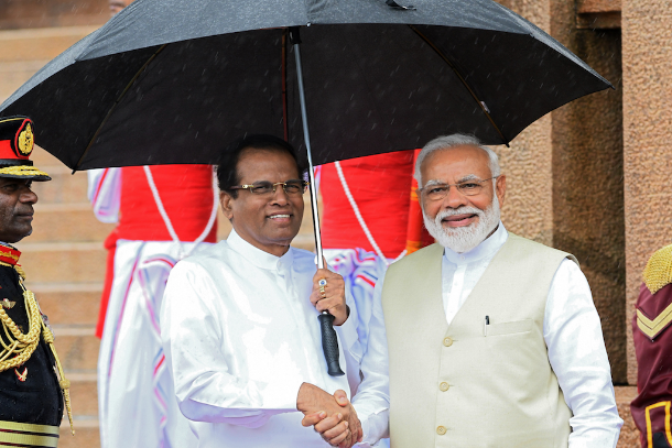 Narendra Modi Touched and Humbled As Presidents of Kyrgyzstan and Sri Lanka Hold  Umbrellas for Him; See Pics