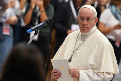 Pope to celebrate Mass with migrants, refugees