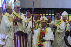 Priest dies at ordination of youngest Filipino bishop