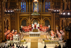 Keep the faith, pope tells young Thai Catholics