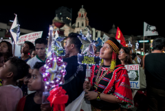 Filipino youth light lanterns to call for climate justice