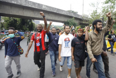 Five Papuan activists walk free from Indonesian jails   