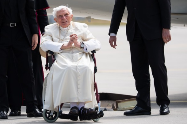 Retired pope returns to Vatican after visiting Germany