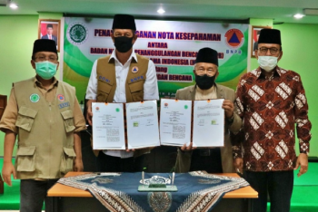 Indonesia turns to Muslim scholars in Covid-19 fight