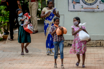 Pandemic spreads, pushing Indians to crisis point