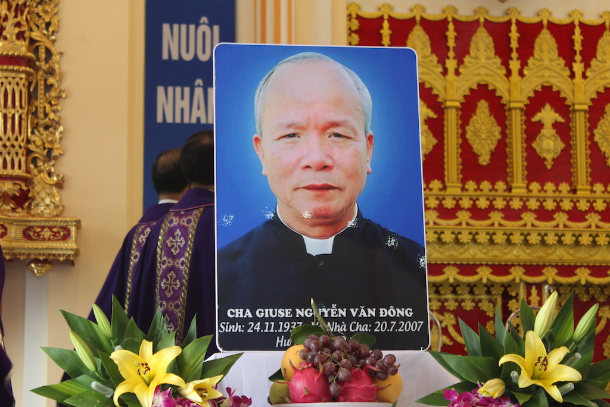 Vietnamese Catholics inspired by late priest's selfless service  