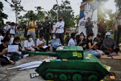 Thai govt tells foreign media to mind their own business
