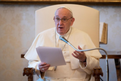 Pandemic reveals how often human dignity is ignored, pope says