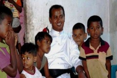 Sri Lankan priest builds houses for the poor