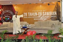 Flower power spurs Indonesian priest's credit union venture 