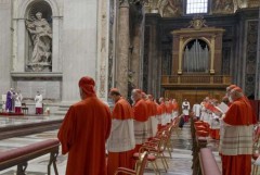 At Mass with new cardinals, pope warns against worldliness