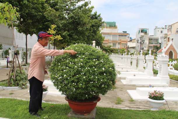 Last resting place for clergymen transformed by Vietnam Catholics