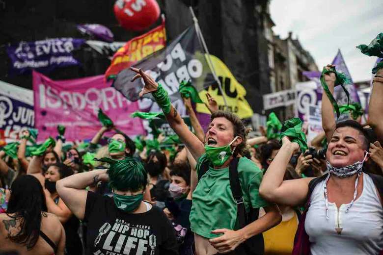 Argentina legalizes abortion during first 14 weeks of pregnancy
