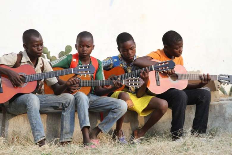 Music school aims to stop young people joining war in Central African Republic 