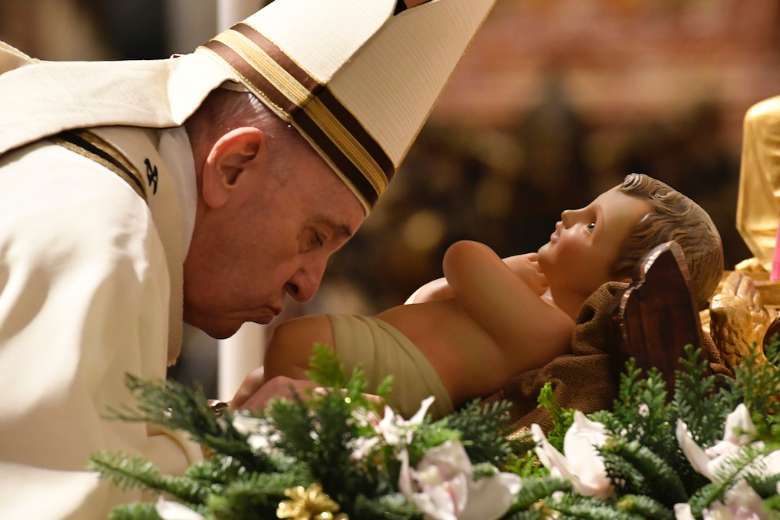 Pope on Christmas: Share hope, promote peace, give vaccine to all