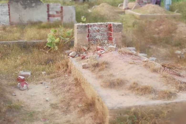 Pakistani Ahmadis accused of blasphemy over Islamic tombstones