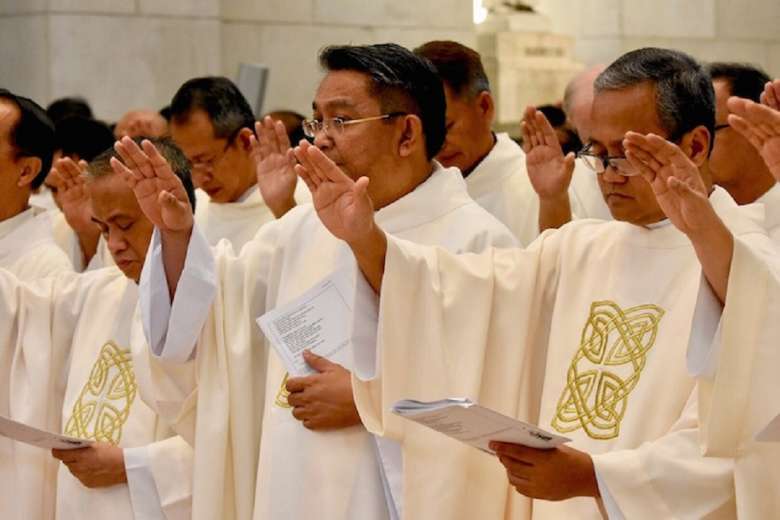 Philippine bishops to end priest stipends for services