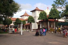 Sri Lankan cardinal demands to see report on terror attacks