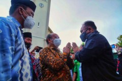 Indonesian minister meets archbishop over suicide bombing