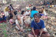 Thousands of Karen flee to Thailand after Myanmar airstrikes
