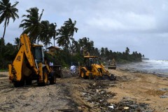 Fears over pollution as ship burns off Sri Lanka coast