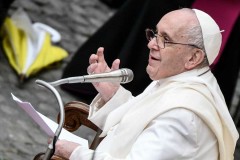 Prayer teaches perseverance in times of trial, says pope