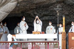 Korean Catholics honor victims of 1980 democracy uprising