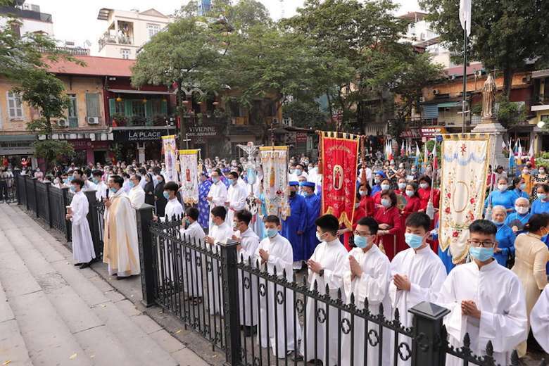 Người Công giáo Việt Nam đình chỉ các dịch vụ với Govt-19