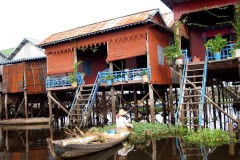 Hundreds evicted from Cambodian floating villages