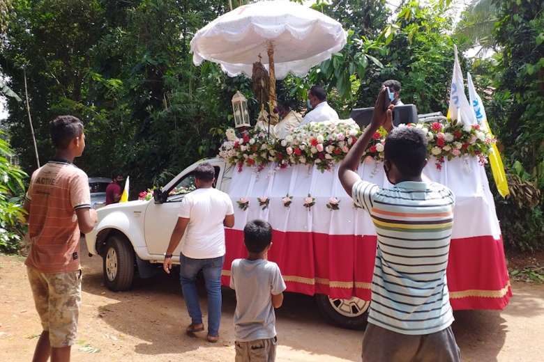 Eucharistic procession seeks pandemic protection in Sri Lanka