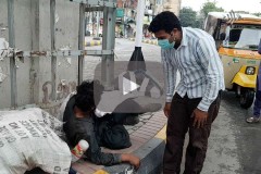 Pakistani Christian helps homeless at Eid