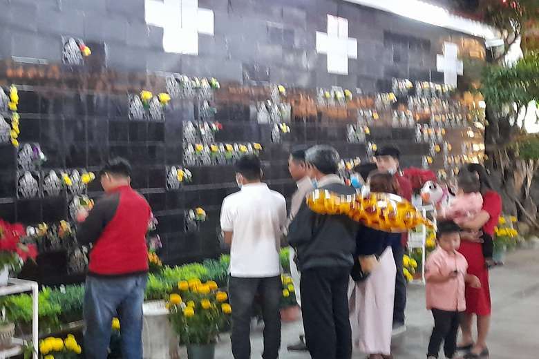 Churches, pagodas store urns of Vietnamese Covid-19 victims